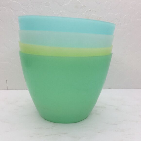 Vintage Tupperware Set 4 Pastel Bowls Teal Blue Yellow White 3 Lids Kitchenware - Picture 2 of 16